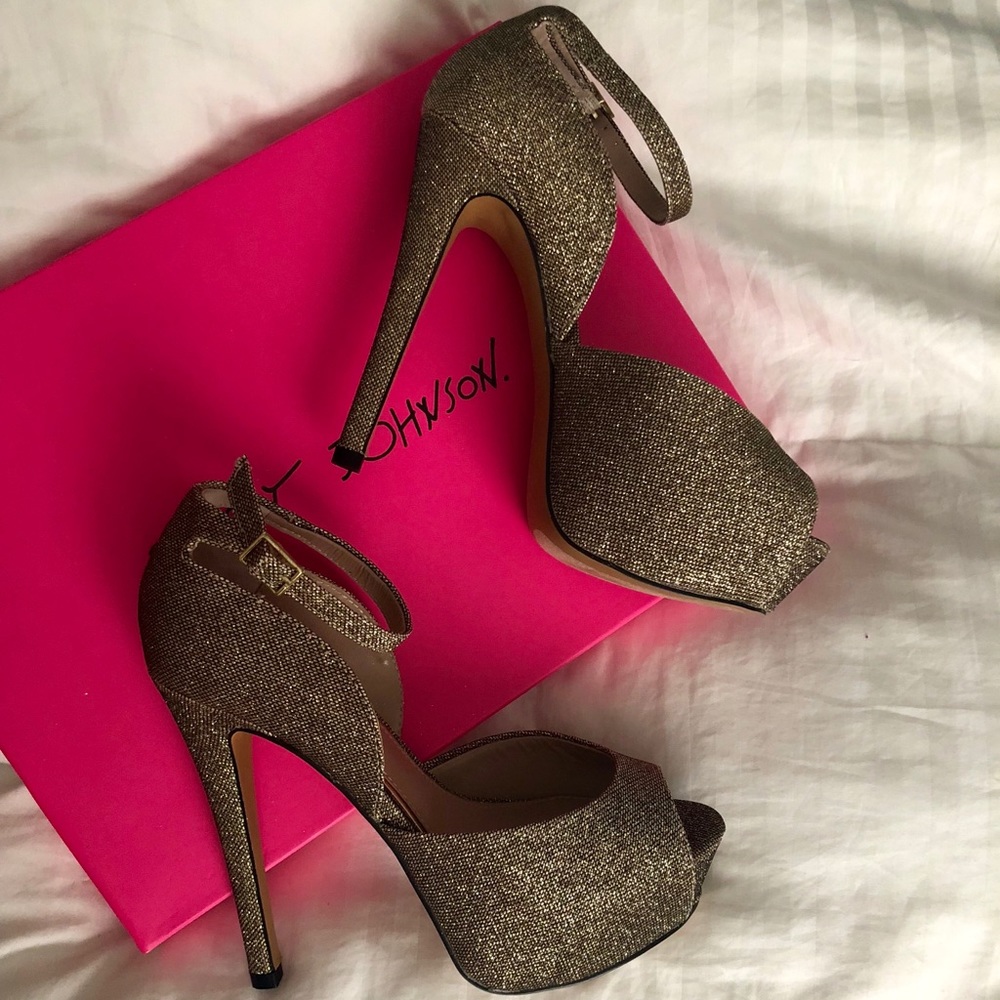 Betsey Johnson Angel Bronze heel pumps - Picture 2 of 5